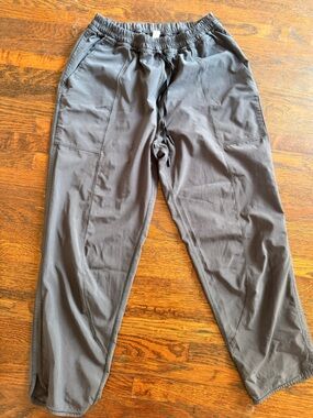lululemon athletica Women’s Dark Gray Jogger Sweatpants, cropped ankle